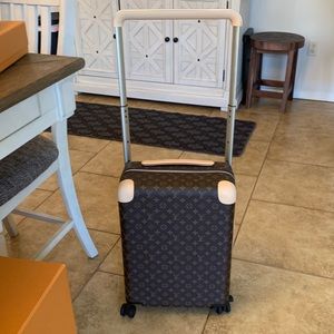 Louis Vuitton Horizon 55 carry on
